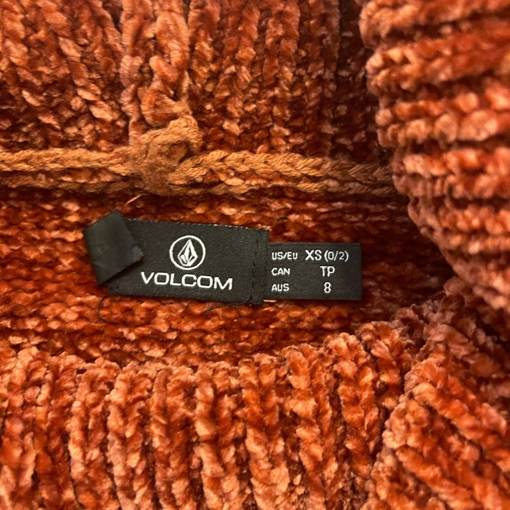 Volcom, Fuzzy Turtle Neck Sweater. - Picture 4 of 4